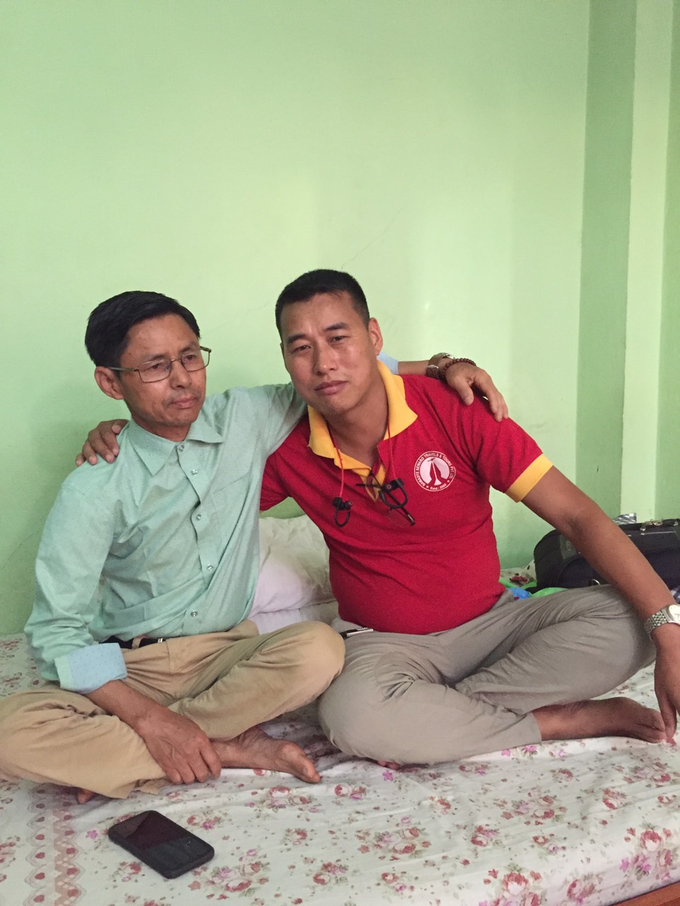 सुक बहादुर भन्नु हुन्छ संसारको जति सुबिधाभोगि ठाँउ बसे पनि पुगे पनि पुर्खौली थातथलोको यादले सताउछ ।